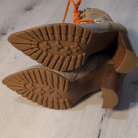 Steve Madden Tan and Orange Lace Up Boots - Picture 7 of 12